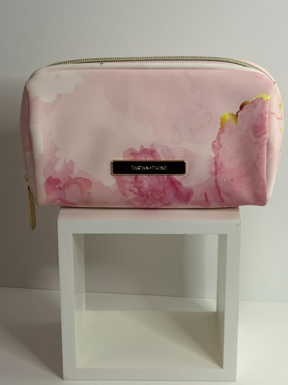 NWOT Pink Watercolor Floral Cosmetic Bag Makeup Pouch Tartan + Twine + Brush